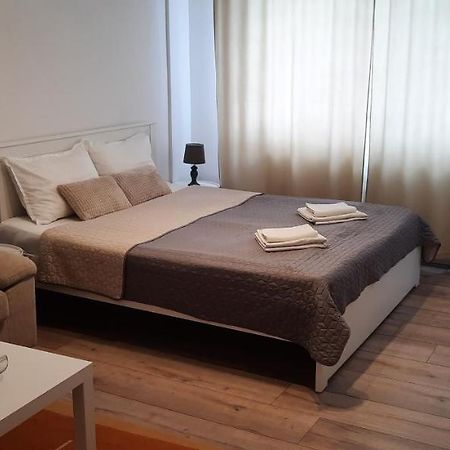 Lyra Apartment Sfântu-Gheorghe Exteriör bild
