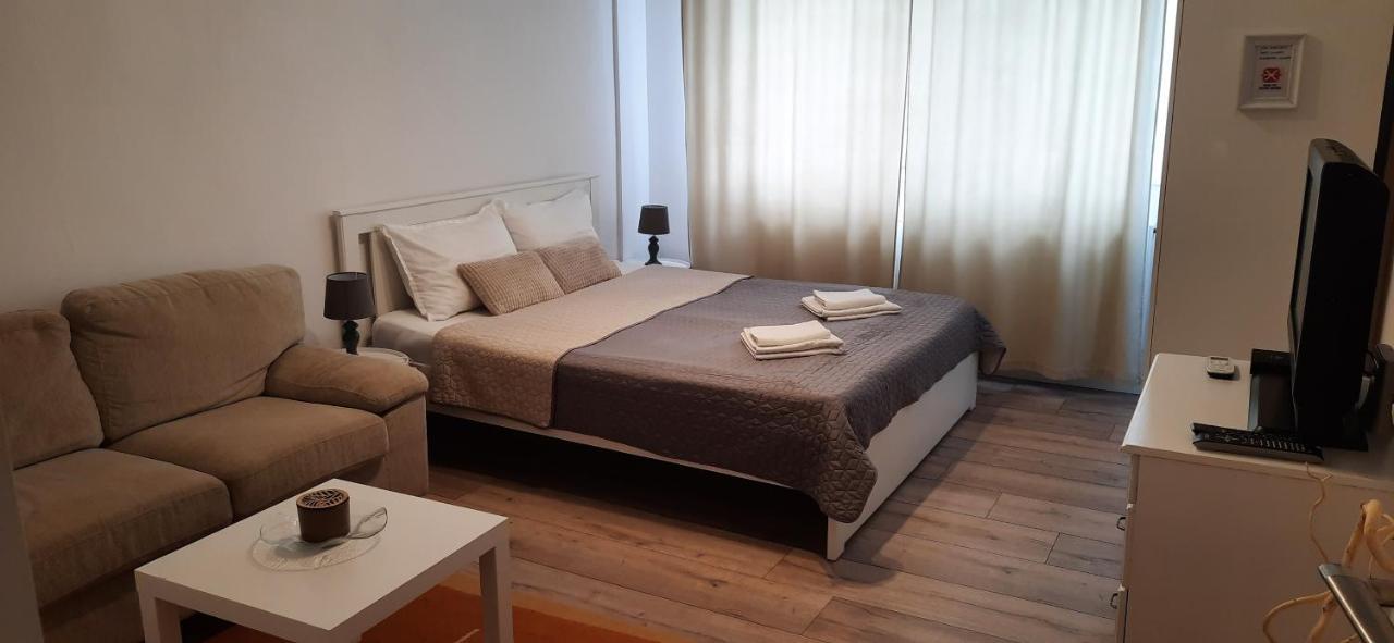 Lyra Apartment Sfântu-Gheorghe Exteriör bild